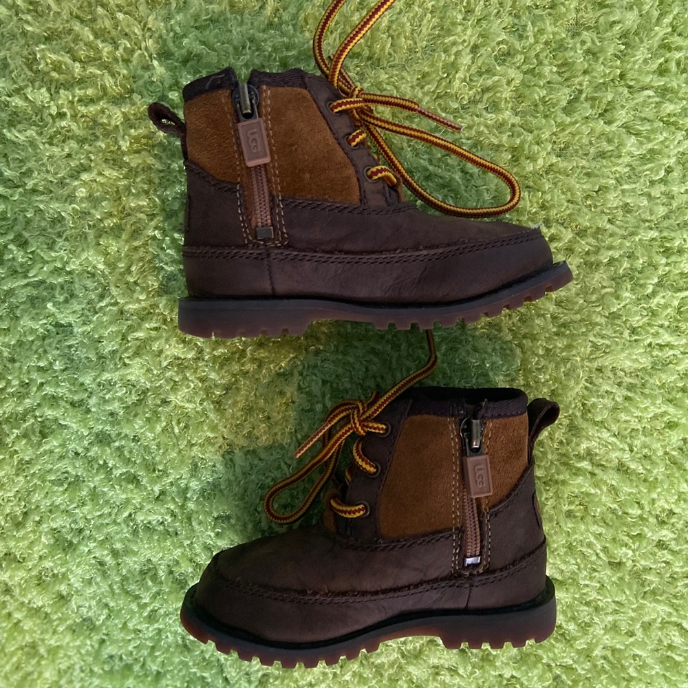 UGG toddlers Bradley leather boots